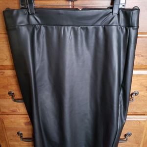 TORRID Faux Leather Midi Skirt Sz 1 or 14/16 NWT Never Worn EUC!!
